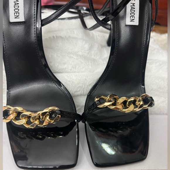 STEVE MADDEN Women’s Black High Heels with Gold Chain Accent - Picture 4 of 10